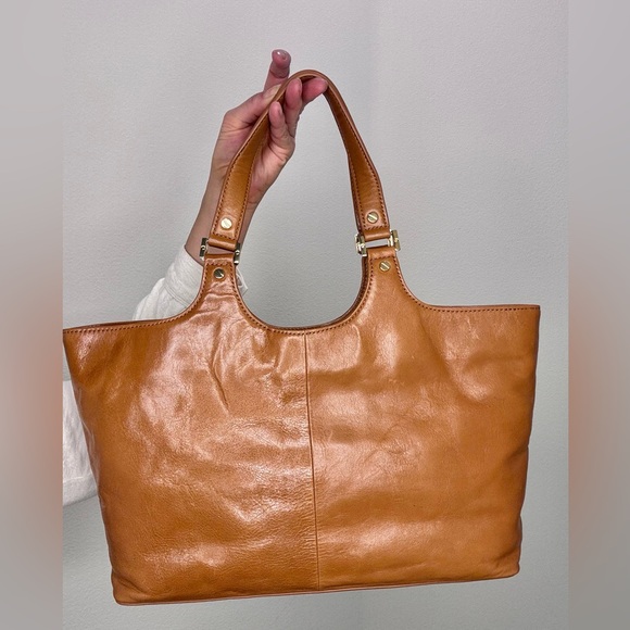 NWT Tory Burch Bombe Tote Tan with dust bag - Picture 5 of 14